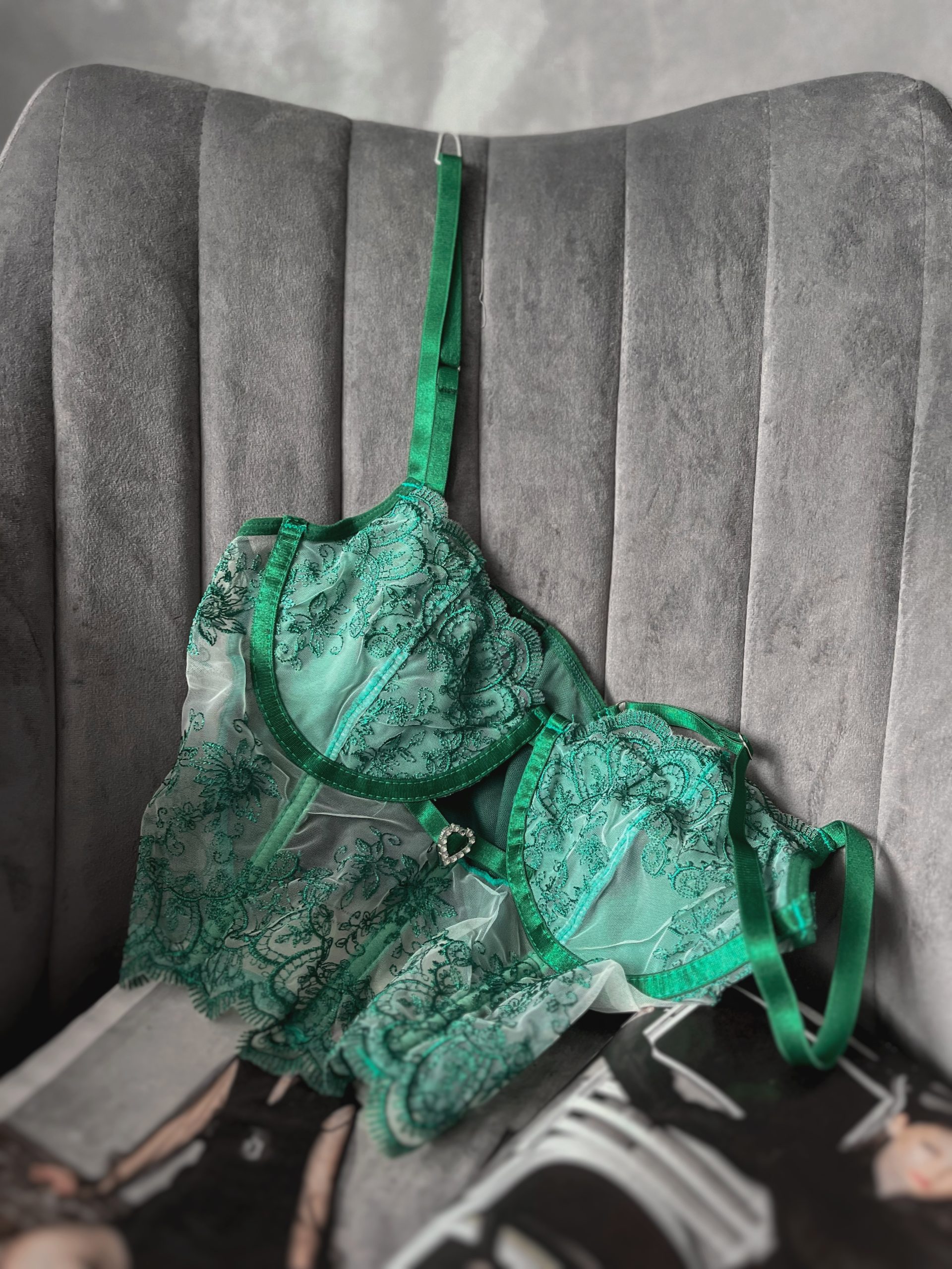 Čipkovaný bralet SMARAGD LOVE